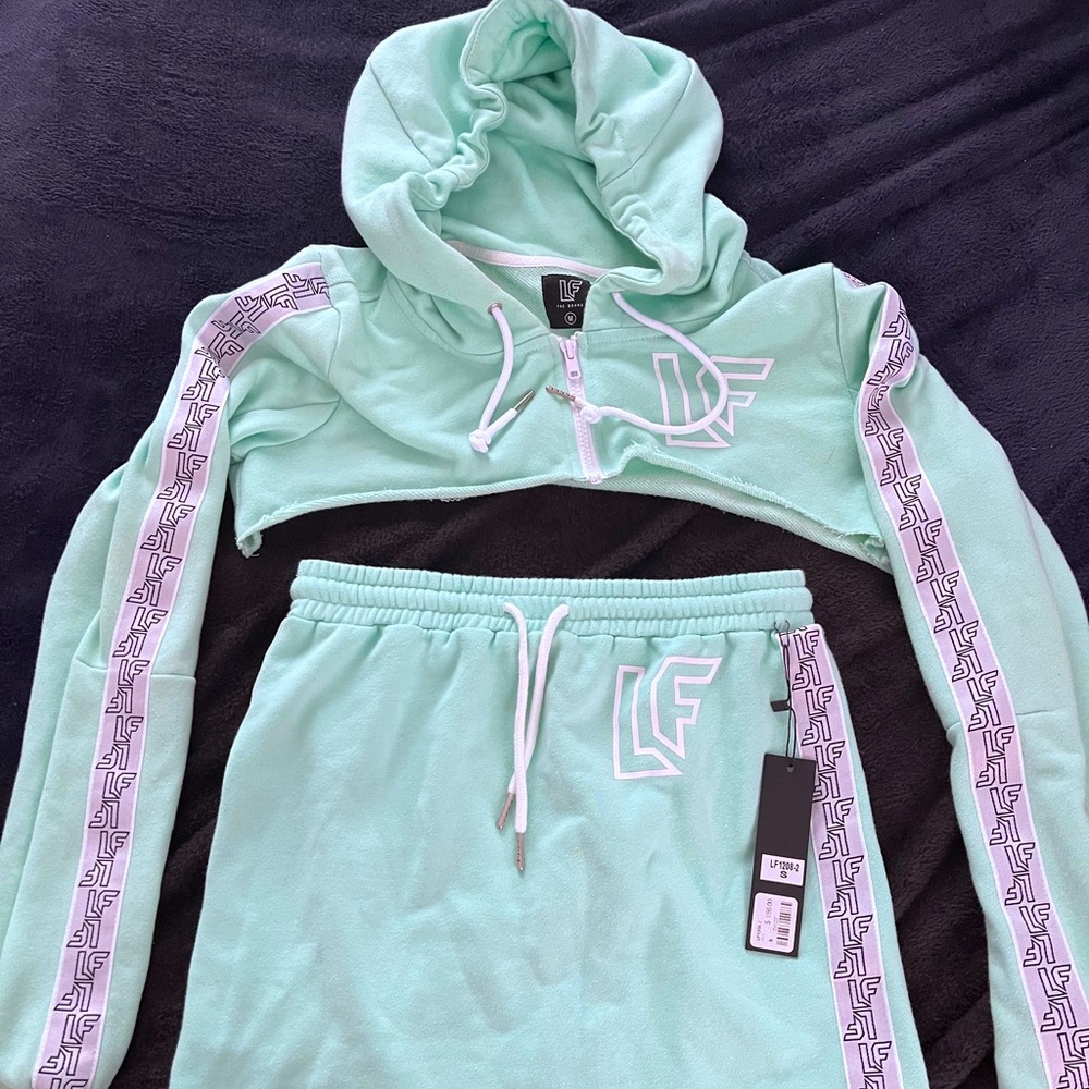 ⭐️LF Mint Cropped Hoodie & Skirt Set - Mint Green sz S-M RARE!⭐️